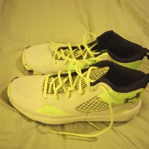 Under armour high top tennis shoes